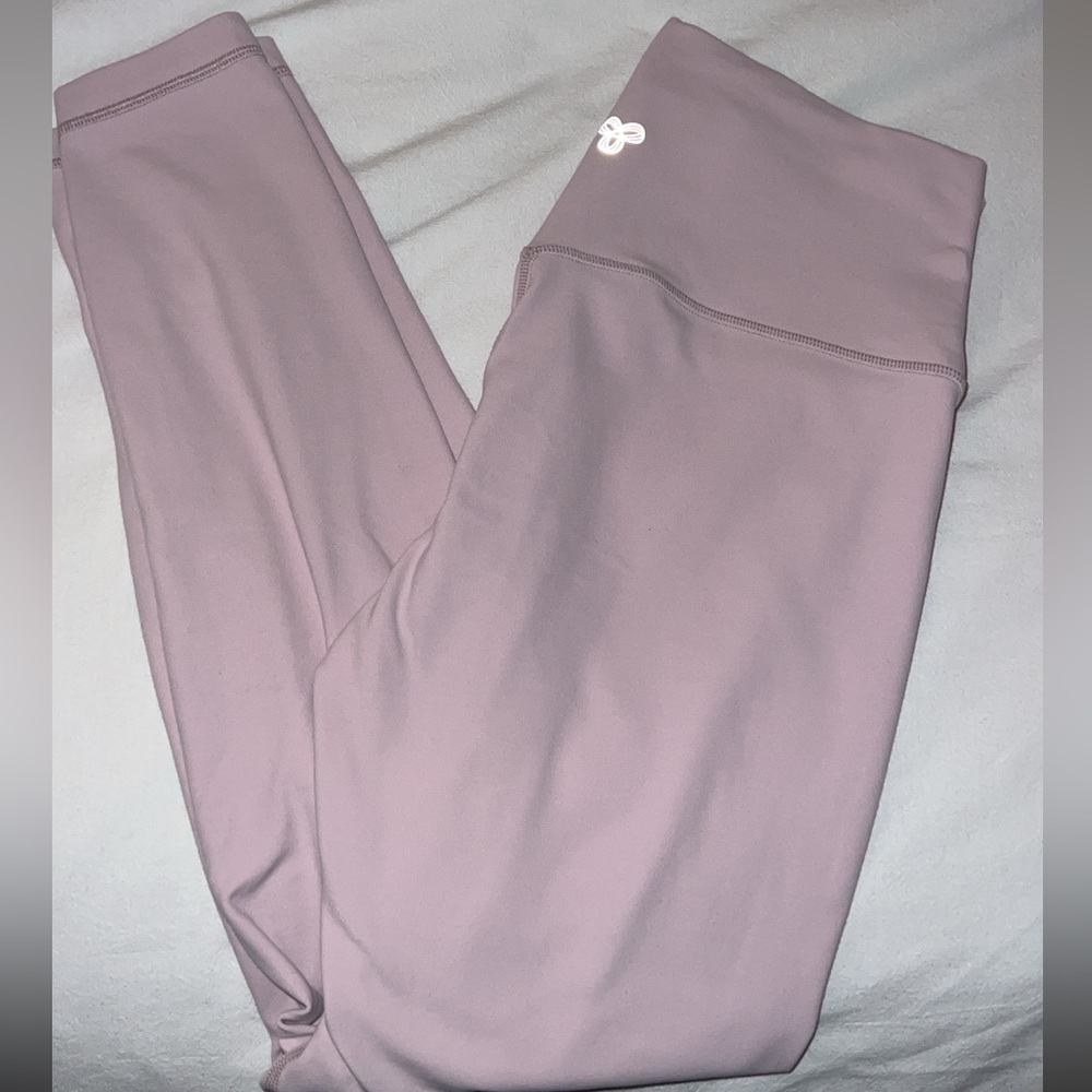 Aritzia golden BUTTER Cheeky Hi-Rise 26" Legging size 10 in dusty pink